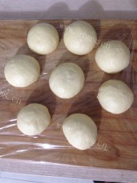 香气浓郁的菠萝包做法图解3)