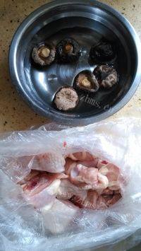 「DIY」香菇烧鸡腿肉做法图解1)