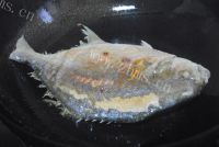 美味的香煎鲳鱼做法图解3)