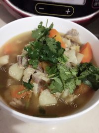 家常菜西红柿土豆炖牛肉