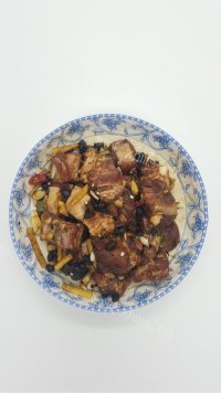 诱人的豆豉蒸排骨做法图解4)