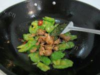 食欲满满的苦瓜小炒肉做法图解9)