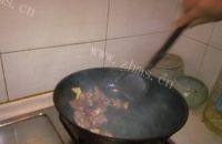 香喷喷的土豆炖牛肉做法图解2)