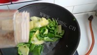 家常菜辣椒炒土豆片做法图解7)