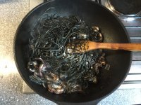 好吃的海鲜墨鱼意面做法图解11)