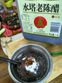 美味的酸辣蕨根粉做法图解3)