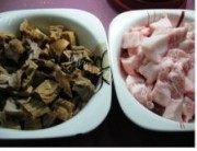 笋干炖肉做法图解3)
