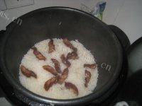 自己做的腊肉焖饭做法图解4)