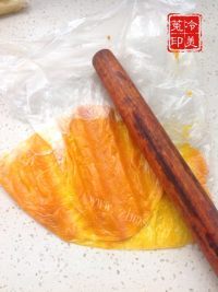 自制南瓜小餐包做法图解3)
