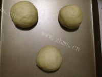 美味的肉饼鸡蛋生菜汉堡做法图解4)