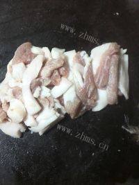 家常菜蒜薹炒肉做法图解3)