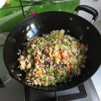 风味包包菜炒抓饭做法图解5)