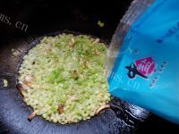 好吃的芹菜火腿蛋包饭做法图解5)