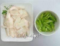 美味的魔竽豆腐炒山药做法图解3)