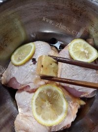 美味的腐乳豆豉蒸鸡做法图解5)