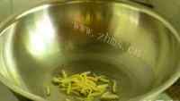 美味的菌菇汤做法图解4)