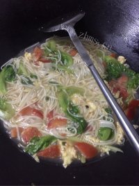 美味的西红柿鸡蛋面做法图解11)