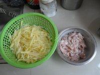 从此恋上土豆丝炒肉做法图解2)
