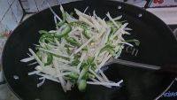 家常菜青椒土豆丝做法图解3)