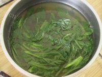 甘脆的菠菜拌粉丝做法图解2)