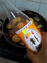 滋补的玉米猪骨汤做法图解4)