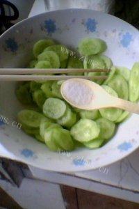 「DIY美食」凉拌黄瓜做法图解6)