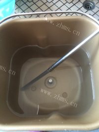 自制草莓酸奶做法图解1)