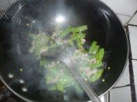 家常菜荷兰豆炒肉丝做法图解6)