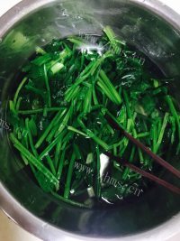 喜欢的菠菜羊肉粉丝汤做法图解1)