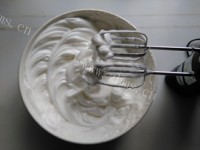 草莓奶油蛋糕卷做法图解7)