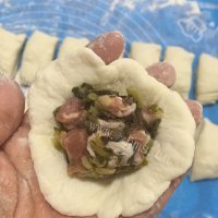 美味的酸菜包子做法图解6)