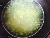 补血的青笋叶鸡肝粥做法图解4)