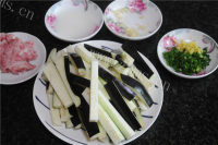 美味鱼香茄子煲做法图解2)