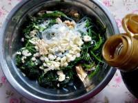 美味的凉拌菠菜粉丝做法图解4)