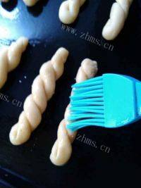 自制蜂蜜小麻花做法图解13)