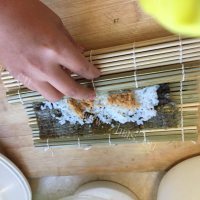 营养丰富的肉松寿司做法图解5)