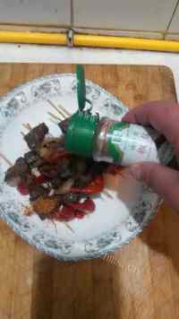 美味的彩椒洋葱牛肉串做法图解12)
