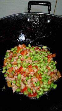 家常菜毛豆炒肉做法图解5)