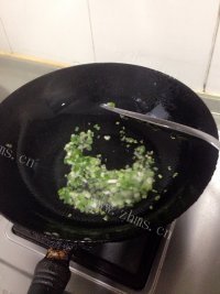 美味的腊肠焖饭做法图解8)