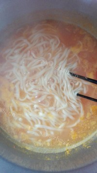 美味的西红柿鸡蛋汤面做法图解5)