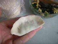简易的韭菜鸡蛋饺子做法图解6)