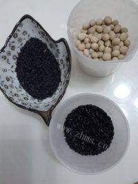美味早餐黑米豆浆做法图解1)