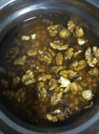 美味的核桃豆浆做法图解3)