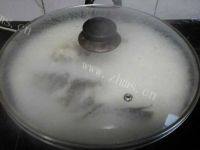 家常菜鱼头豆腐汤做法图解6)