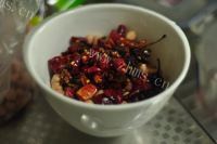 自制空炸无油五香花生米做法图解5)