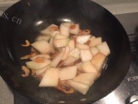 香气浓郁的冬瓜炒虾仁做法图解4)