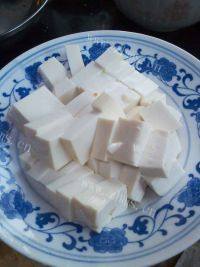 家庭版鲫鱼豆腐锅做法图解2)