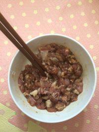 常吃不腻的猪肉豆角包子做法图解5)