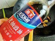 最爱的土豆烧肉做法图解7)