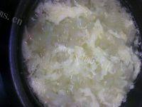 夏日必备银耳莲子汤做法图解2)